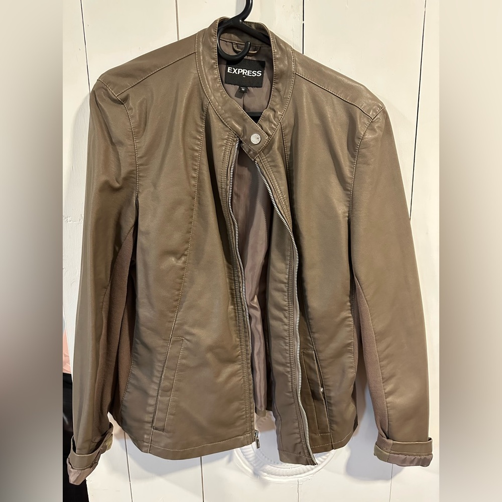 Price Drop 🚨 Express Taupe Brown Faux Leather Jacket, Size XL